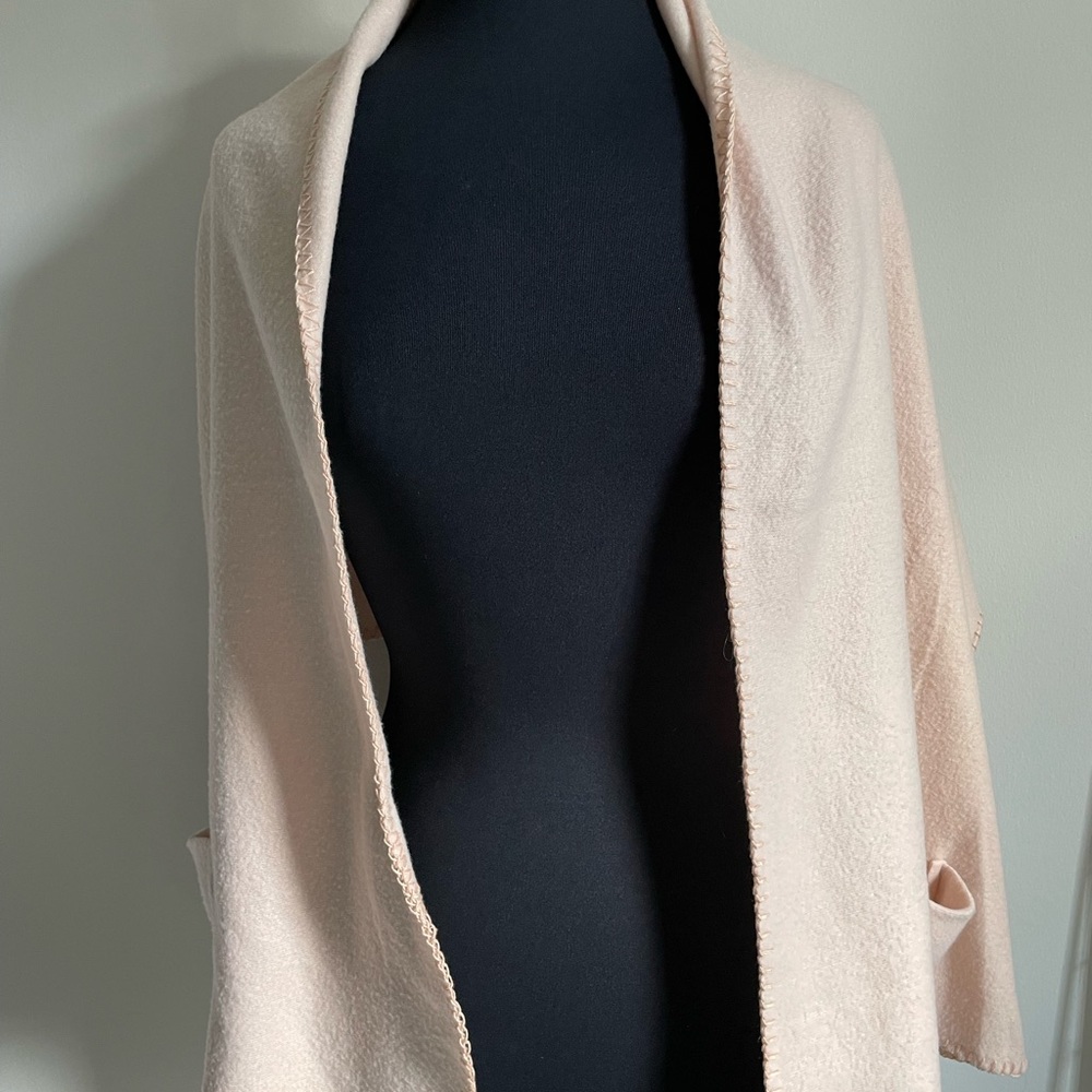 Over Shoulder Wrap With Pockets! - Picture 8 of 9